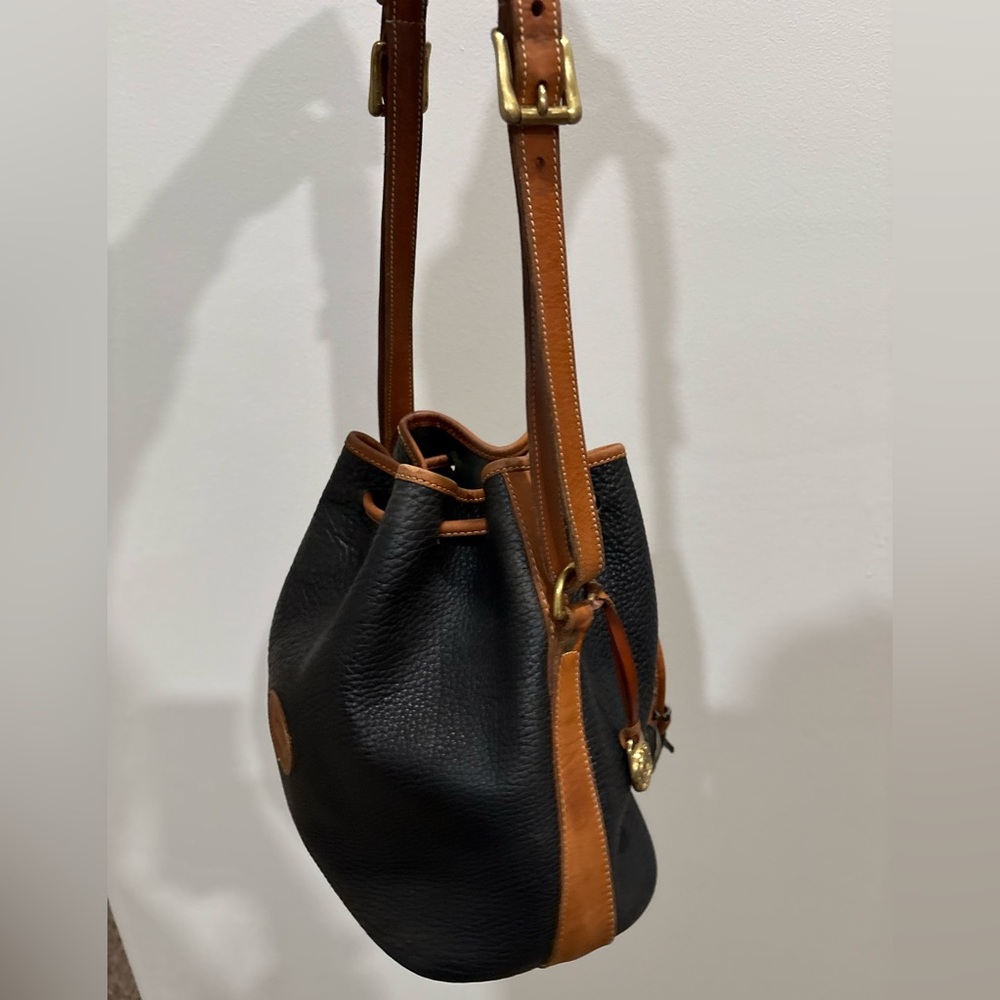Vintage Dooney & Bourke All-Weather Leather Black and Tan Bucket Bag - Picture 3 of 9